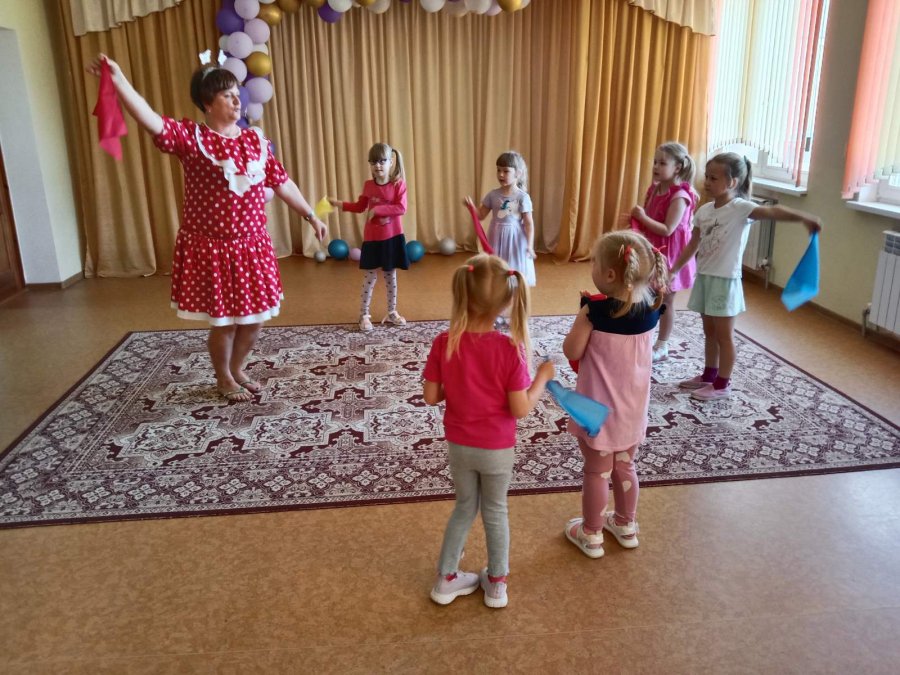 Кукла Катя в гостях у ребят